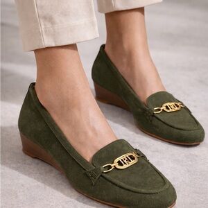 Lauren Ralph Lauren Moss Green Suede Loafers | Gold RL Chain | Size 9